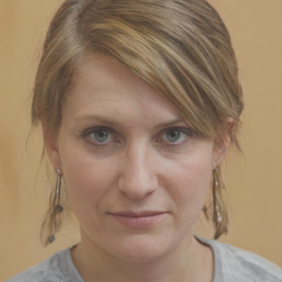Portrait de Marie Dubois, experte en investissement et épargne